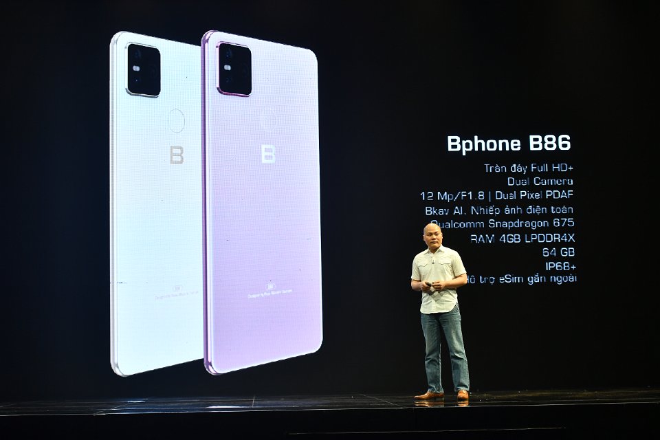 Bphone[-]B86[-]-[-]smartphone[-]đầu[-]tiên[-]không[-]phím[-]bấm,[-]mang[-]đến[-]những[-]trải[-]nghiệm[-]không[-]giới[-]hạn